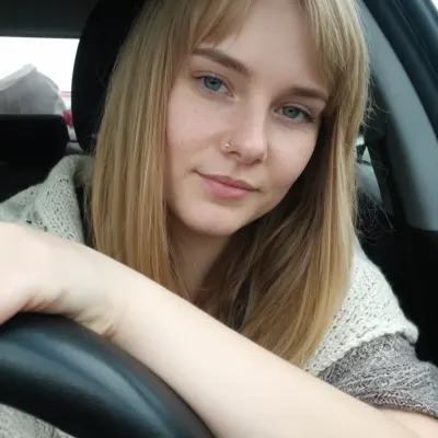 Улыбчивая Юля